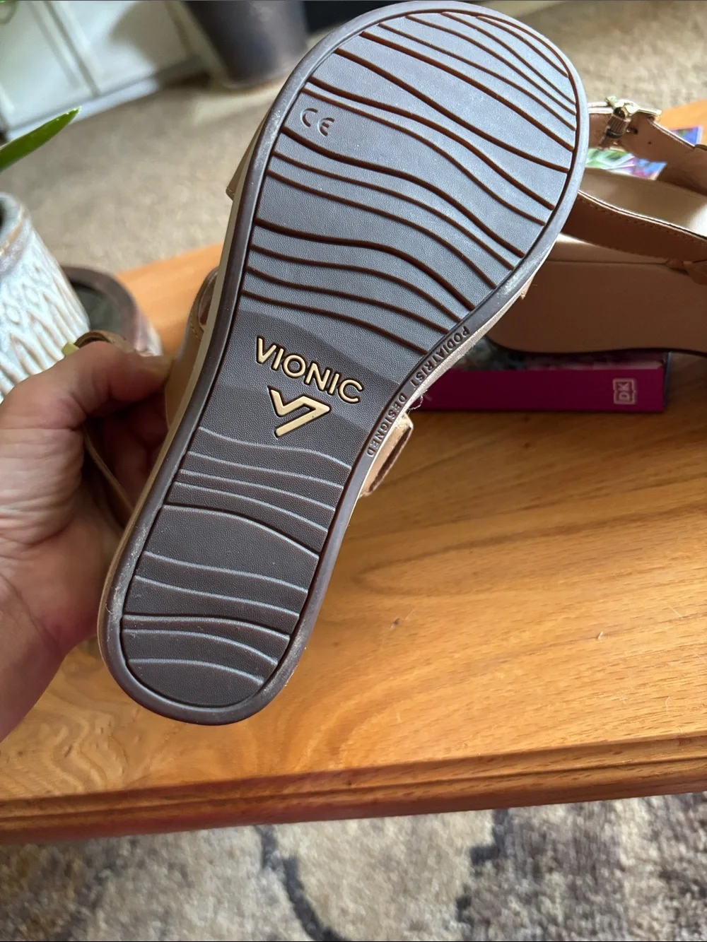 Vionic Women's Tan Leather Slingback Sandals - Picture 4 of 6